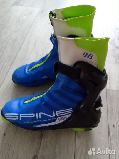 Лыжные ботинки