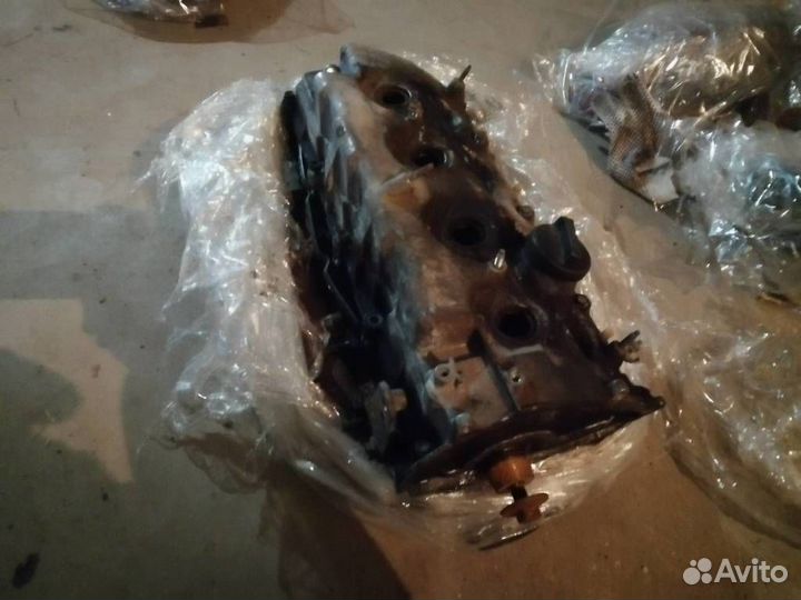 Клапанная крышка Toyota Corolla Verso