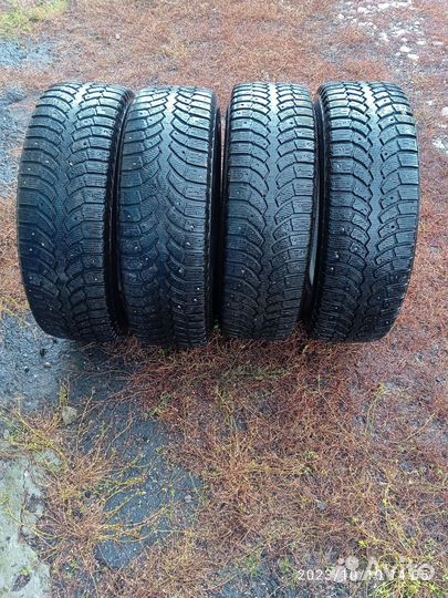 Bridgestone Blizzak Spike-01 205/70 R15 96T
