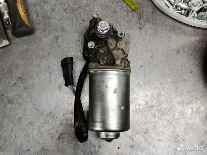 Мотор для трапеции дворников гранта калина