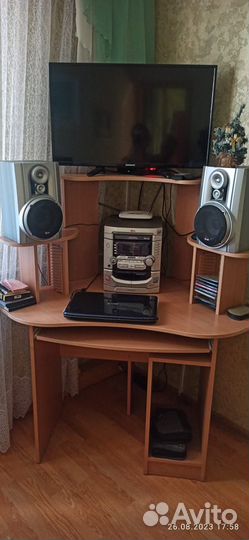 Продается компьютерный стол