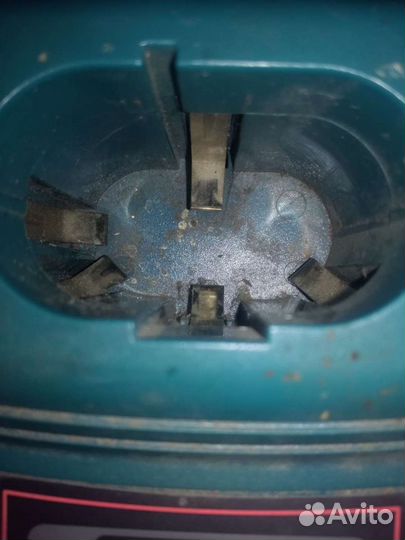 Зарядное устройство для шуруповерта Макита