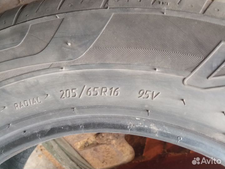 Viatti Strada Asimmetrico V-130 205/65 R16