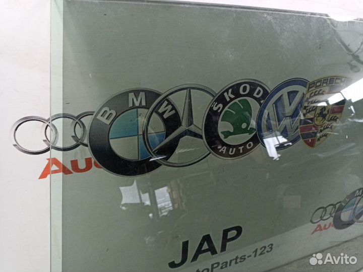 Стекло двери заднее левое Volkswagen Golf cxsa