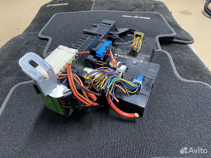 Блок предохранителей задний Mercedes A2129004122