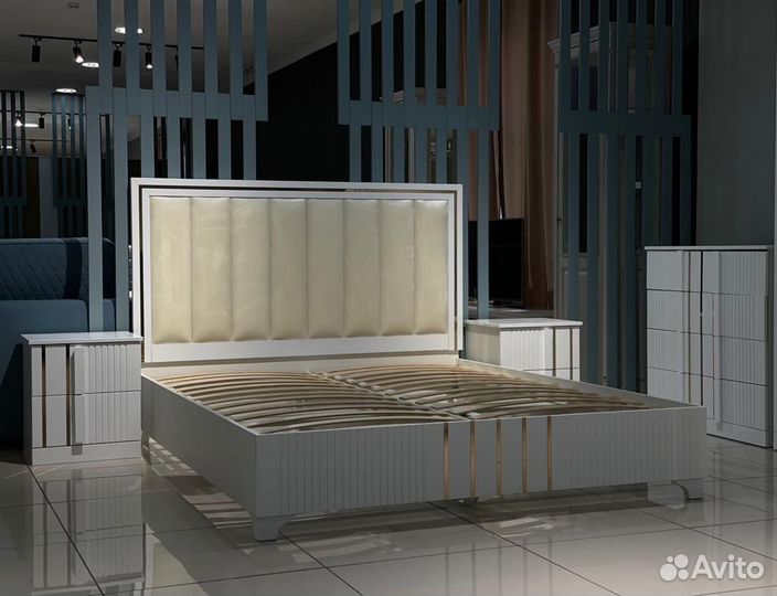 Спальный гарнитур новый