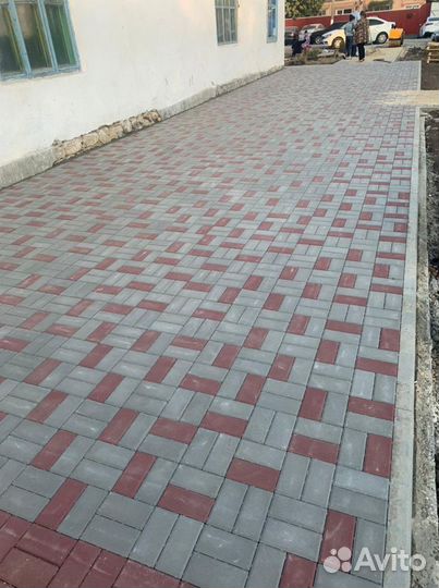 Укладка тротуарной плитки и Асфальтирование