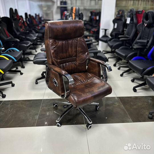Кресло руководителя M02
