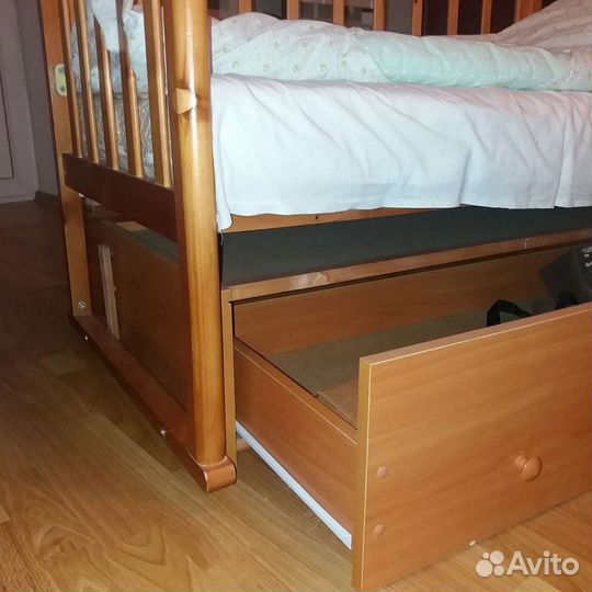 Детская кровать-маятник