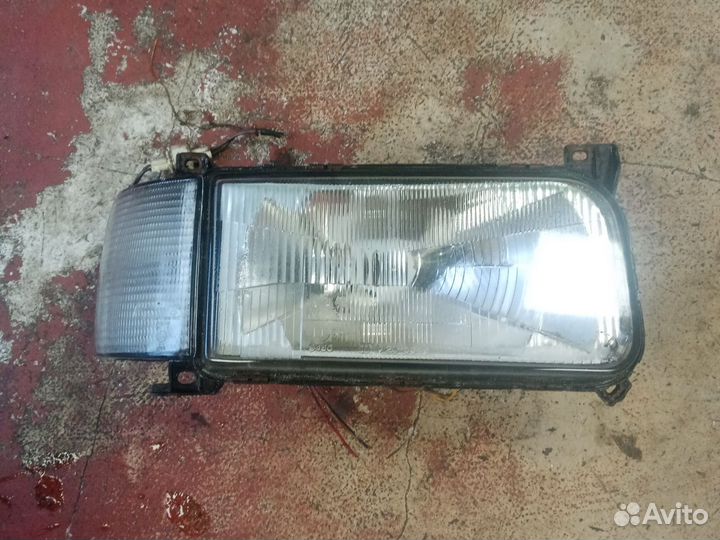 Фара передняя правая Volkswagen Passat B3