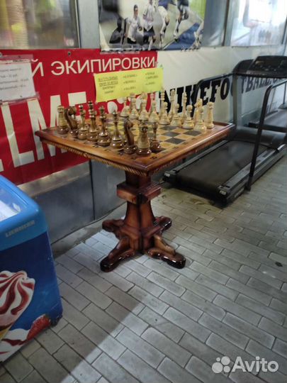Стол с Шахматами