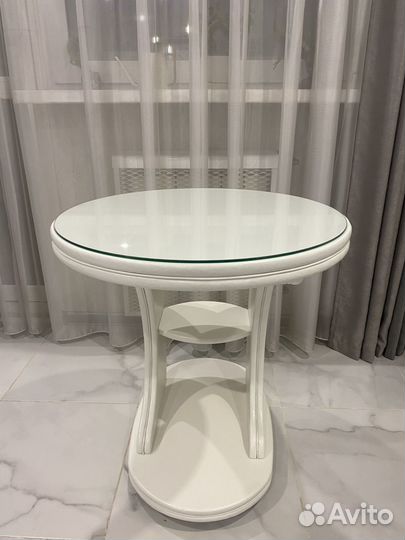 Приставной столик