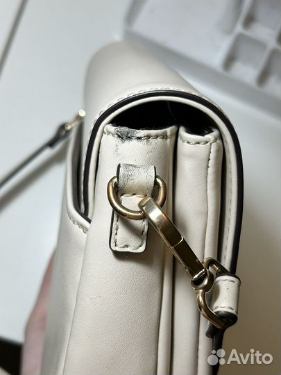 Сумку guess, беж, через плечо, с пыльником, биркой