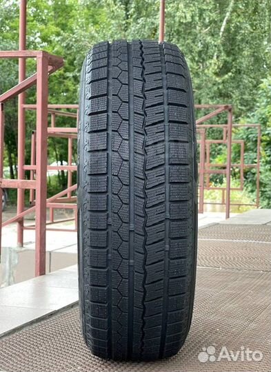 RoadX RX Frost Arctic 225/55 R17 97H