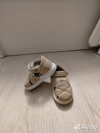 Сандалии детские 19 размер.суптнатор есть