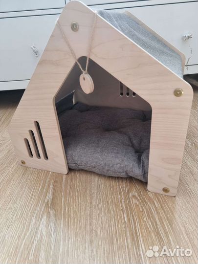 Домик для кошки или маленькой собачки