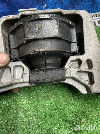 Подушка двигателя правая Volvo V40 B4164T 2014