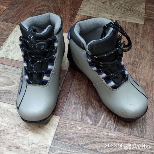Лыжные ботинки