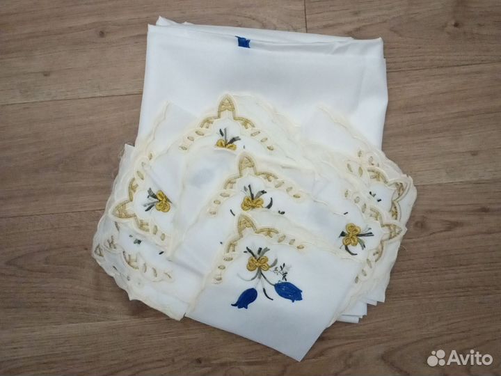 Скатерть новая, 150 х 220см, с 12 салфетками