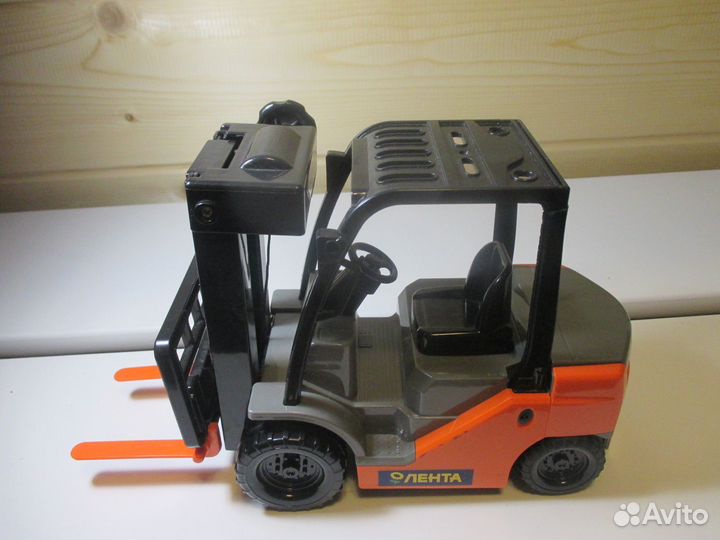 Электропогрузчик магазина лента