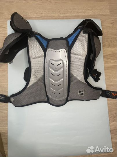 Нагрудник хоккейный детский защита плеч панцирь