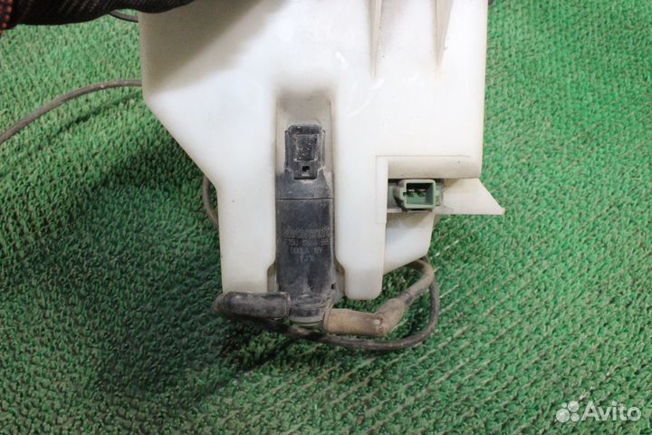 Бачок стеклоомывателя Lincoln Navigator 1