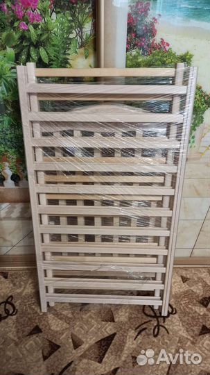 Детская кроватка с маятником