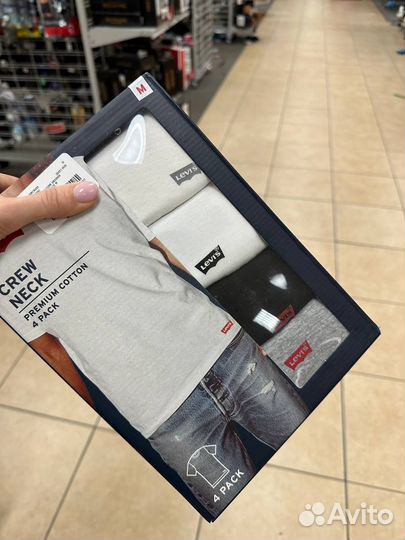 Комплект футболок Levi's. Оригинал. Новые