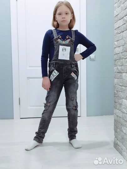 Брендовый джинсовый комбинезон 140-146 см