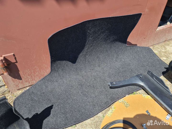 Обшивка багажника Toyota Progres