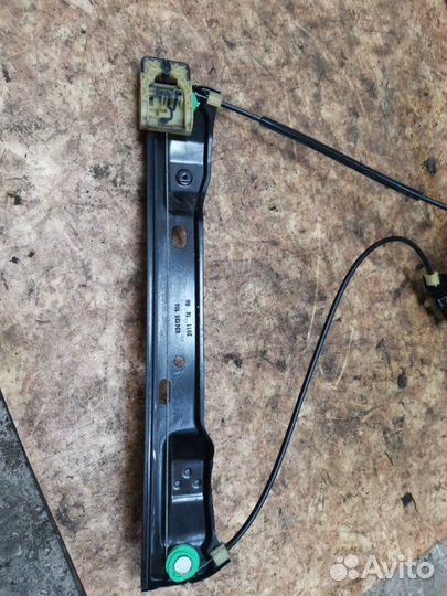Стеклоподъемник передний правый Ford Focus 3
