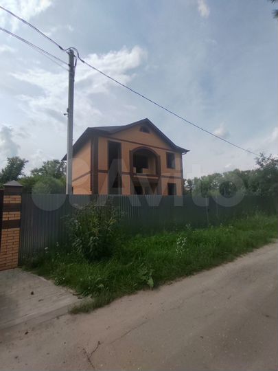 Дом 243 м² на участке 7,6 сот.