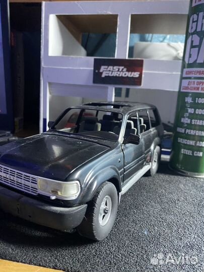 Модель1/18 toyota