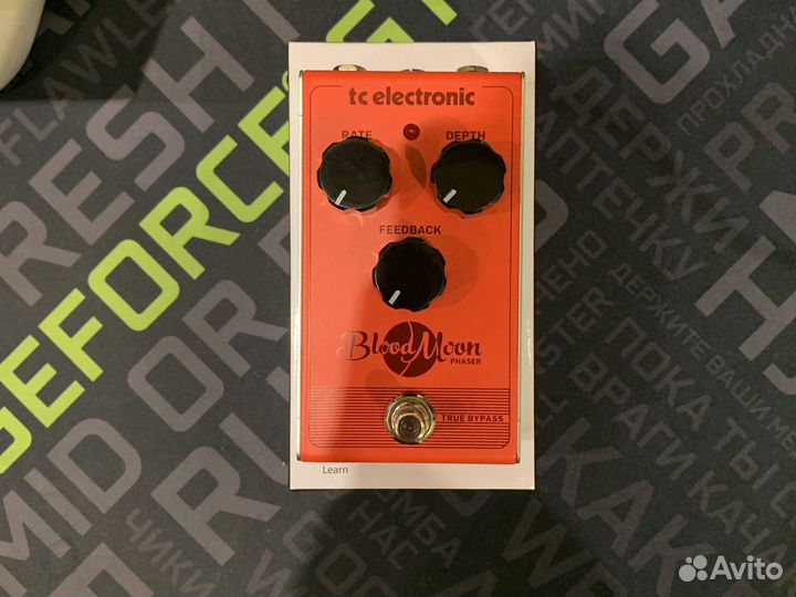 Педаль эффектов /Tc Electronic blood moon phaser