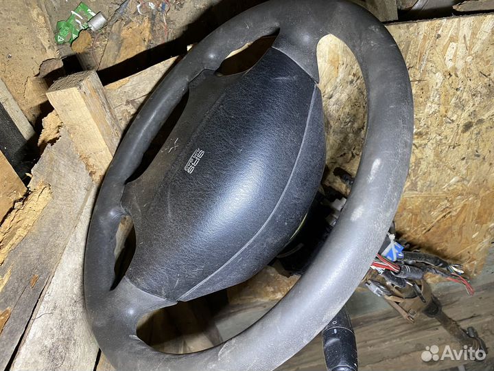 Рулевая колонка Mitsubishi Carisma