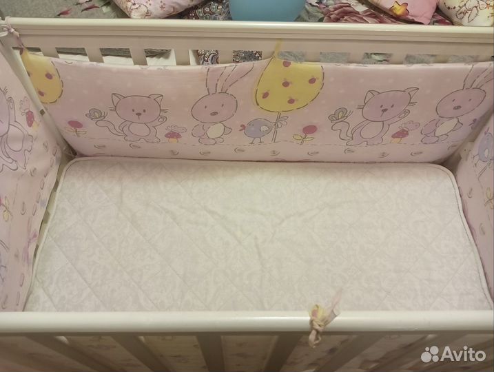 Кроватка для новорожденных с маятником