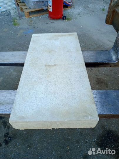 Тактильная плита квадратные рифы, ступень гранитна