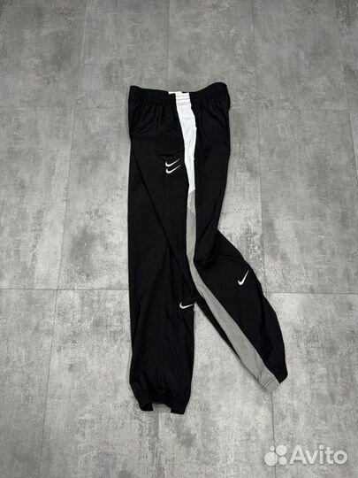 Спортивные штаны Nike swoosh