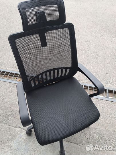 Офисное кресло