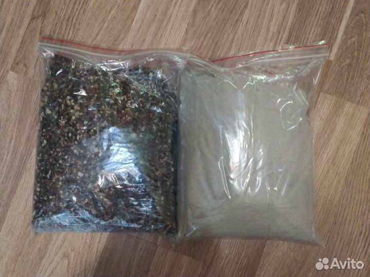 Грунт: кварцевый белый песок, галька