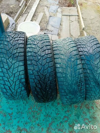 Dunlop Grandtrek Ice 02 235/70 R16