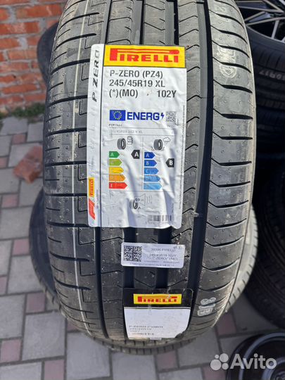Pirelli P Zero PZ4 245/45 R19 102Y
