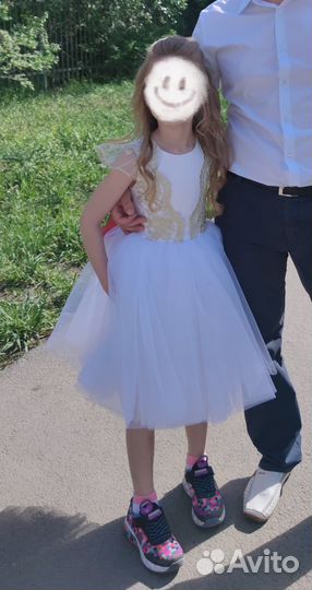 Нарядное платье для девочки 122-128 белое
