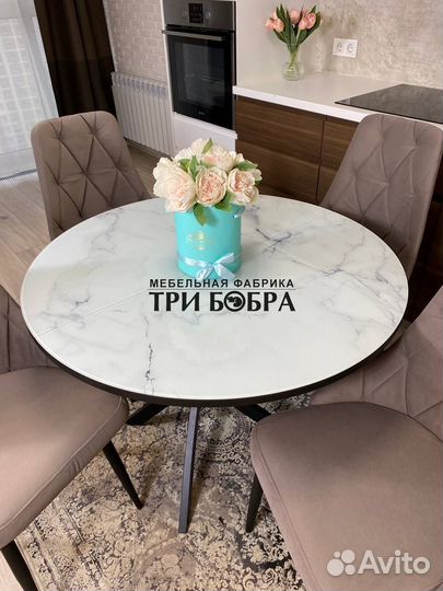 Кухонный стол и стулья