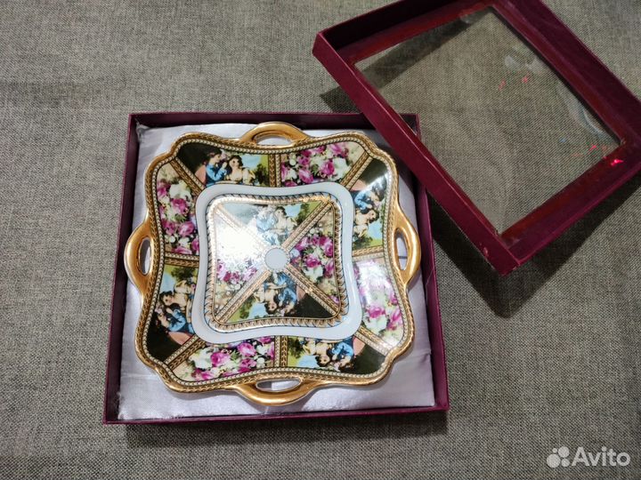 Сервировочная тарелка в подарочной упаковке