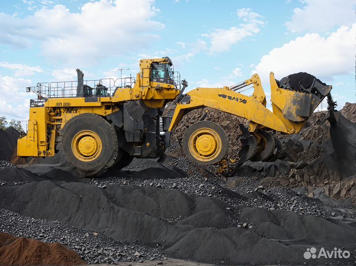 На разборке фронтальные погрузчики Komatsu