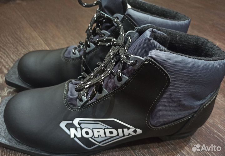 Лыжные ботинки