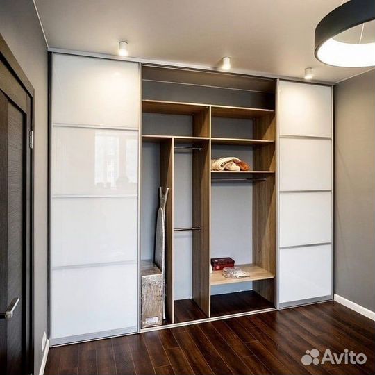 Шкаф купе с зеркалом