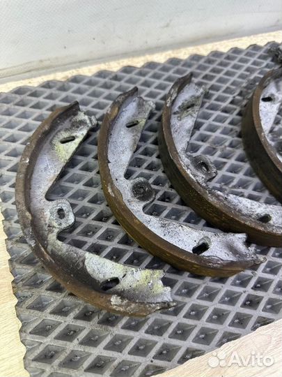 Колодки стояночного тормоза задние Mercedes-Benz