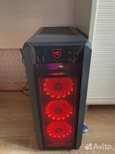 Мощный игровой компьютер с монитором